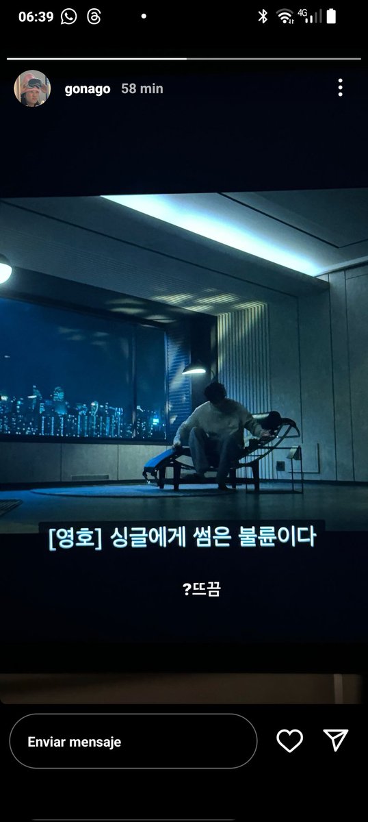 La chica que subió esto, creo que trabaja con shindong, pero realmente se ve bien la foto de shindong y aquel sillón jajaja