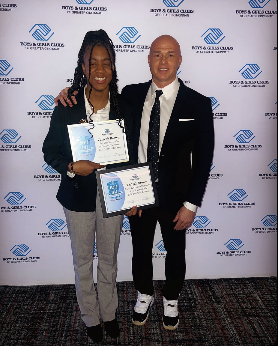 Congratulations to the <a href="/BGCGC/">Boys & Girls Clubs of Greater Cincinnati</a> 2024 Youth of the Year, Zariyah Brown! She won our $20,000 scholarship tonight. 🙌🏼 🏆