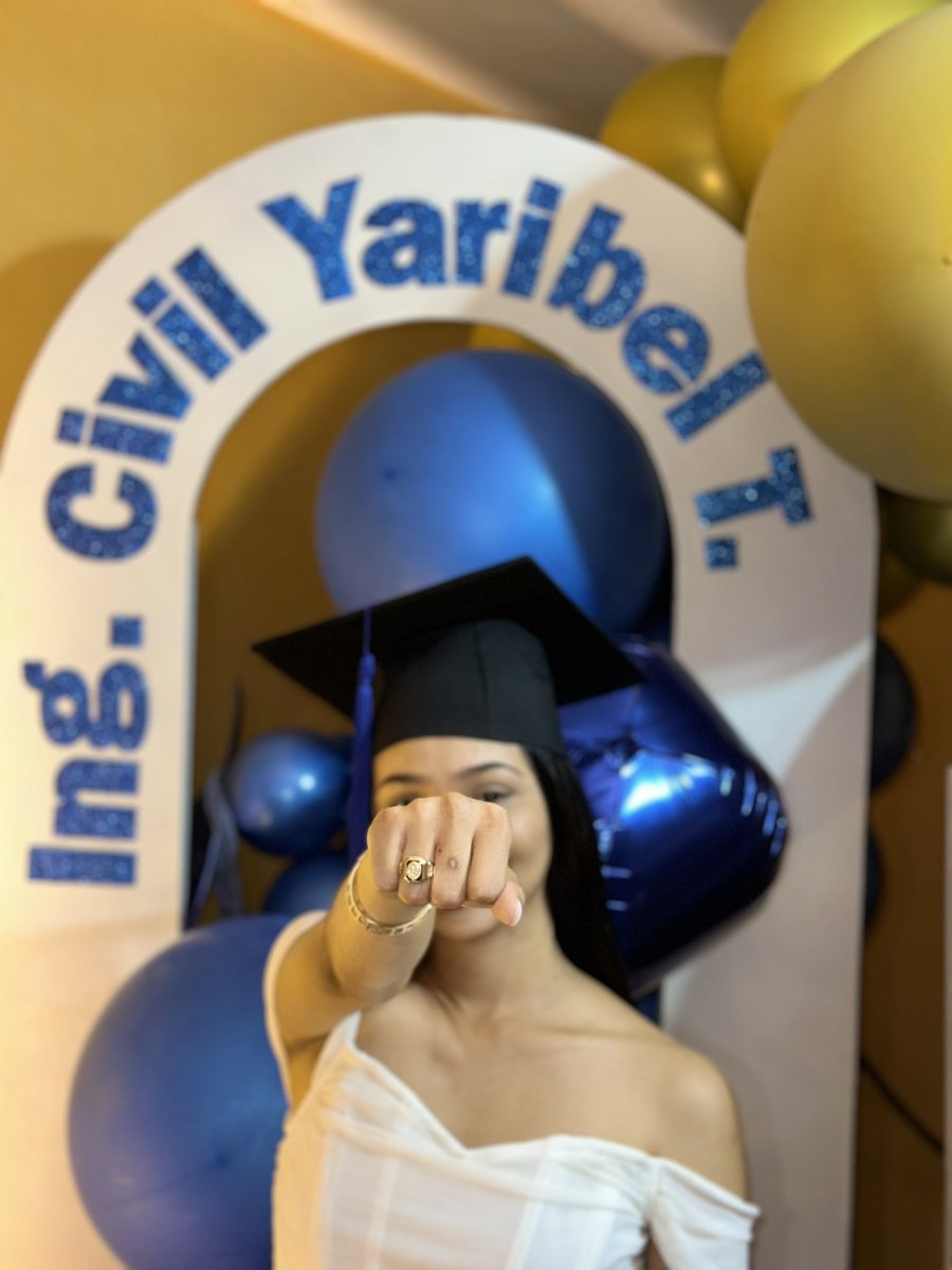 Yaribelisa's tweet photo. No sabía que había tanta gente cool aquí en twitter muchas gracias a todos, quiero y voy a responder pero son muchos mensajes, muchas gracias gente linda ❤️✨ https://t.co/9Nz44GFn7f
