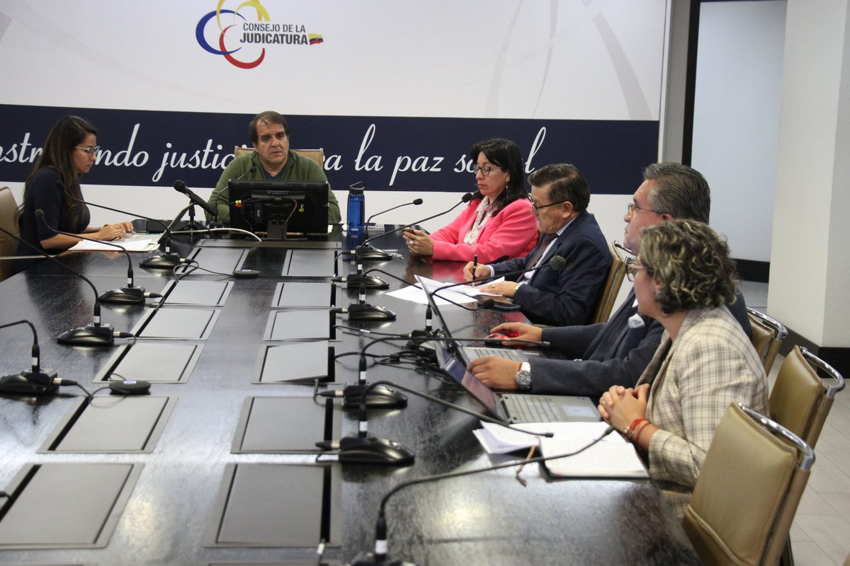 En sesión No. 025-2024, por unanimidad, el Pleno del Consejo de la Judicatura removió de sus funciones, este jueves 29 de febrero de 2024, a la Dra. Ángela Ágreda y encargó la Dirección Provincial de <a href="/ImbaburaCJ/">ImbaburaCJ</a> a la Presidenta de <a href="/CorteImbabura/">Corte Provincial de Justicia de Imbabura</a> Dra. Sofía Figueroa.