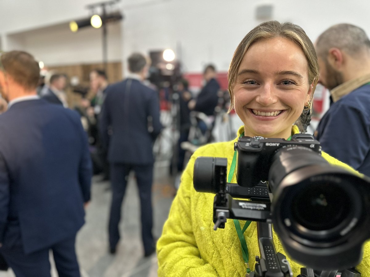 There are camera crews here from across the country at the #RochdaleByElection - but even in this day and age, there’s only one woman among them, @jo_crawford of @TimesRadio