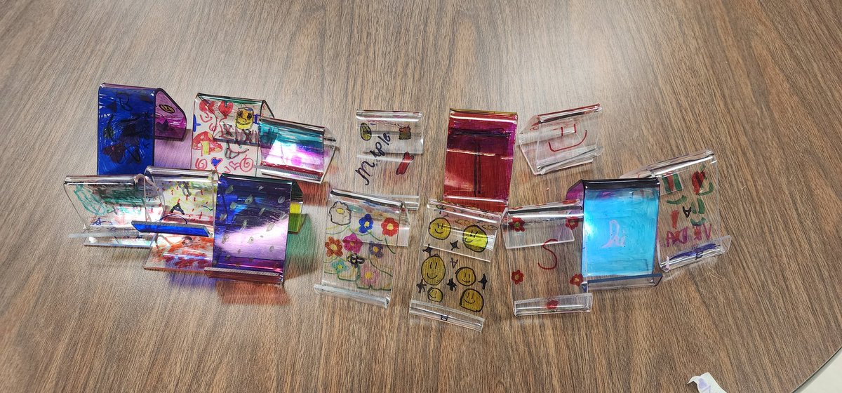 OttSTEM's tweet image. Our fourth graders did awesome, creating their acrylic phone stands. @PaxPatLearning #manufacturingengineering #ottlevelup @adelagarza07 @PrincipalBueno