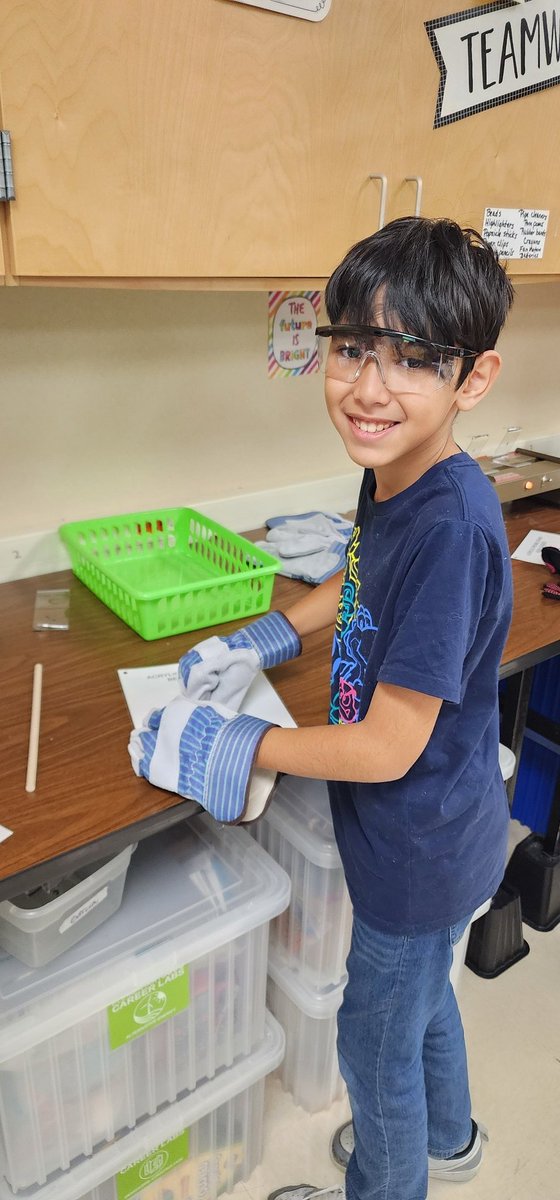 OttSTEM's tweet image. Our fourth graders did awesome, creating their acrylic phone stands. @PaxPatLearning #manufacturingengineering #ottlevelup @adelagarza07 @PrincipalBueno