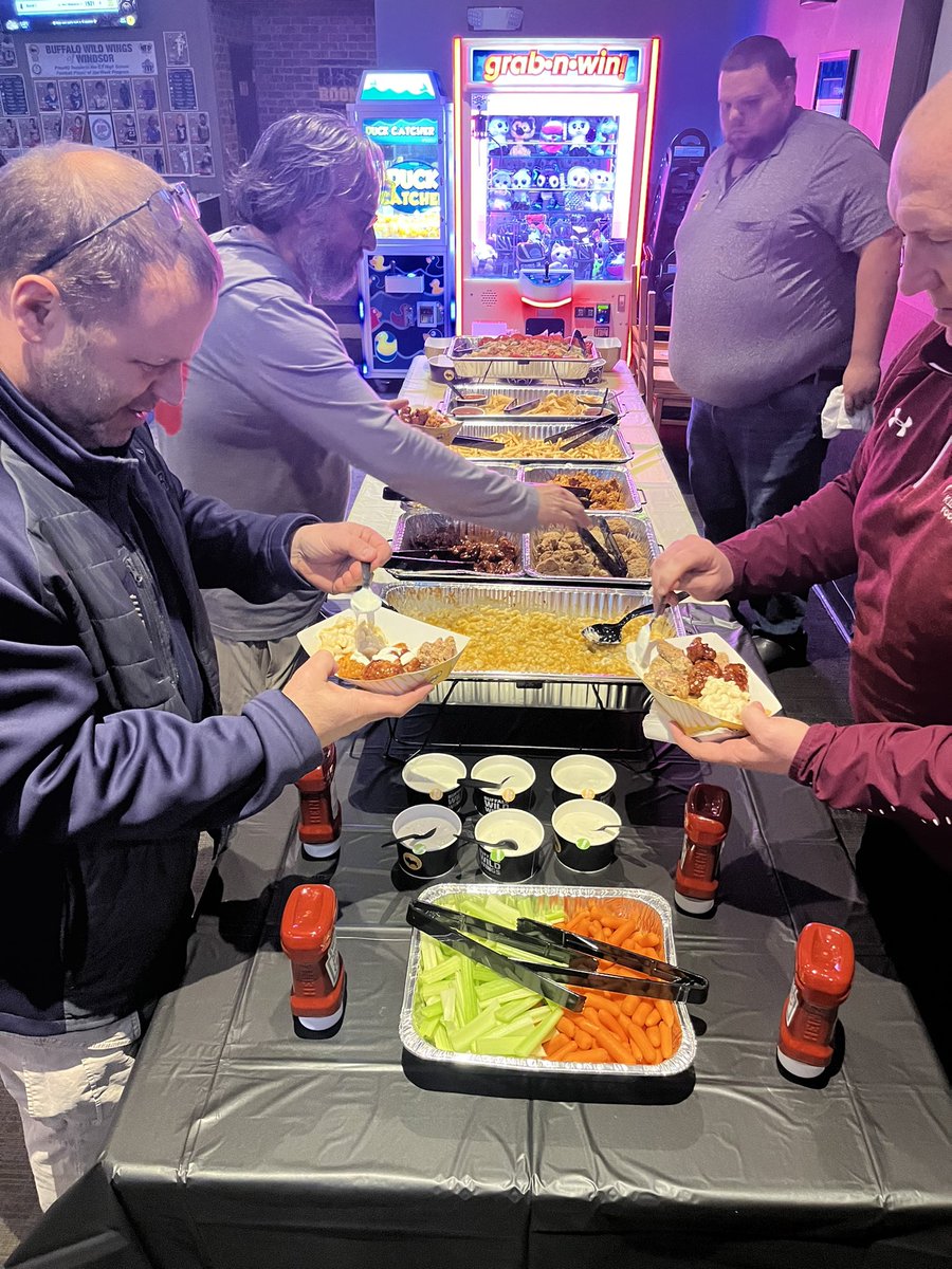 MikeNFPSports's tweet photo. Its going down at BWW’s in Windsor! 
NFP Football Coaches Social 
#nikeclinic 

@NFP_CTEast @BWWings https://t.co/zXQuQpQ3un