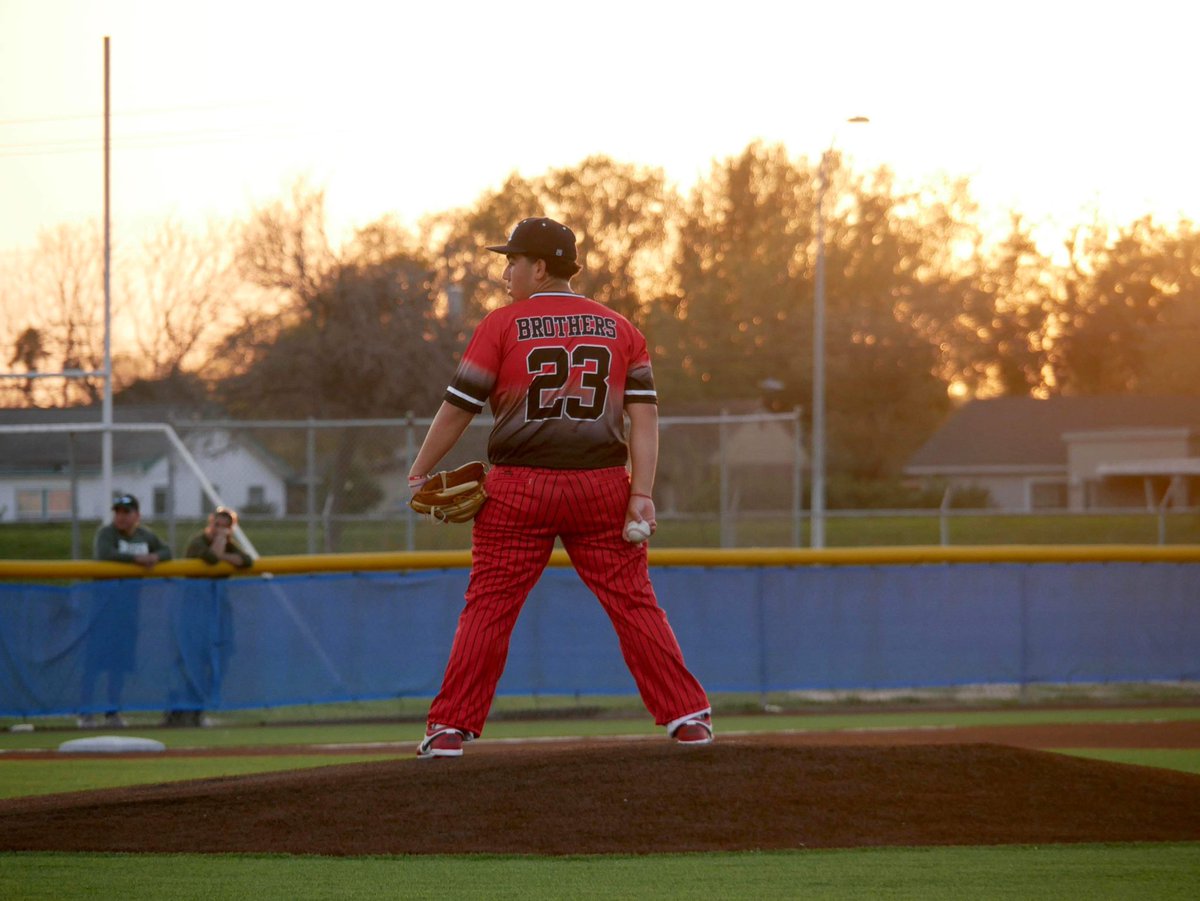 eddiejf10's tweet image. Boys fought well vs an always tough @CCVetsBaseball squad! Hats off to @123VetsBaseball and his staff! We were able to bounce back vs CC Miller with some timely hitting and clutch pitching! 🙌 #WINReps

@HCISD_Athletics 
@HgnCardinalBsbl 
@HHSBaseball2024 
@HarlingenHS