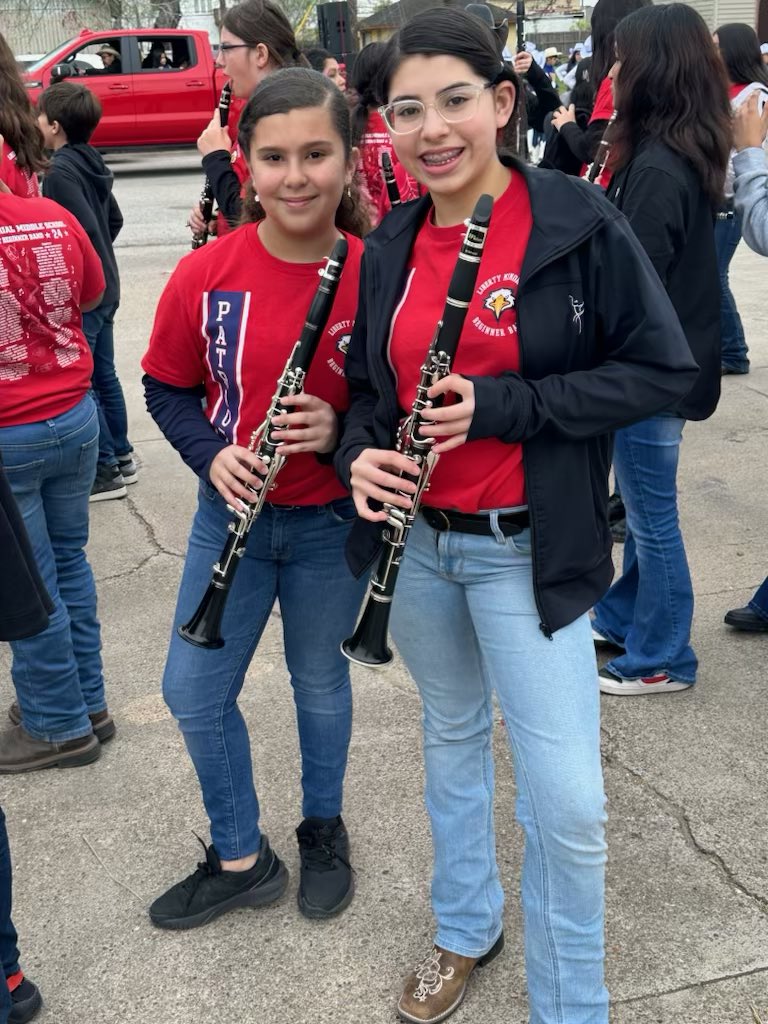 Besties since kindergarten 💙❤️ #RodeoParade