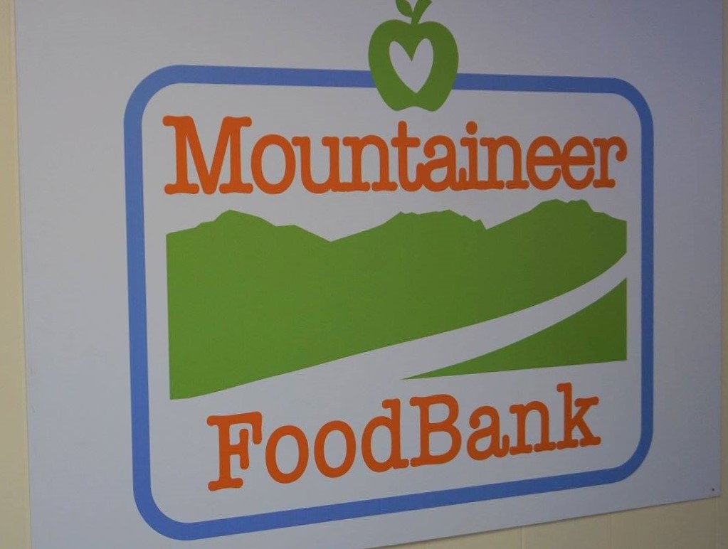 Hope Gas donates $125,000 to Mountaineer Food Bank trib.al/MxTCOQc