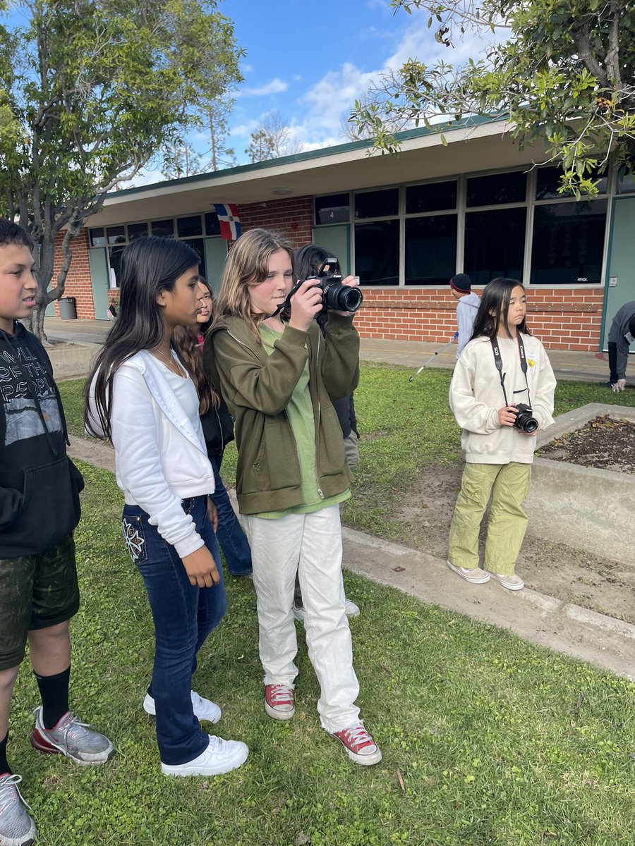 WillmoreWSD's tweet image. 📸 These budding photographers from our Graphic Design Club were busy capturing shots for our yearbook. Look out for more posts designed by this team of scholars! #dualimmersion #dualimmersionprogram @westminstersd