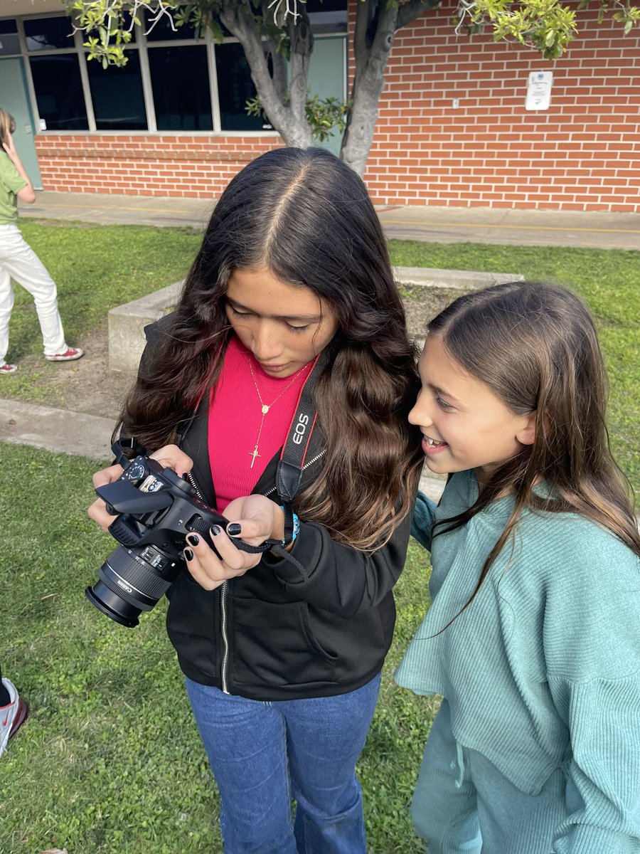 WillmoreWSD's tweet image. 📸 These budding photographers from our Graphic Design Club were busy capturing shots for our yearbook. Look out for more posts designed by this team of scholars! #dualimmersion #dualimmersionprogram @westminstersd