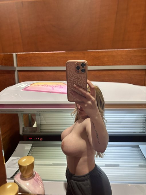 retweet if you would help me put on tanning lotion 🔄 https://t.co/dp9r9dYoZm