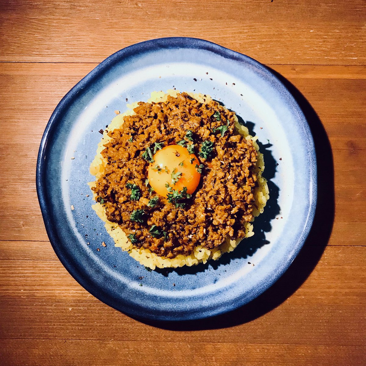 and_books2018's tweet photo. カウンター6人のうち5人がカレーを食べている瞬間があったんだ。カレー屋だと認めるフェーズに入っているのかも知れないね。考えておくよ。

#ANDBOOKS
#ドライキーマカレー
#スパイスカレー https://t.co/11rv8sxI7O