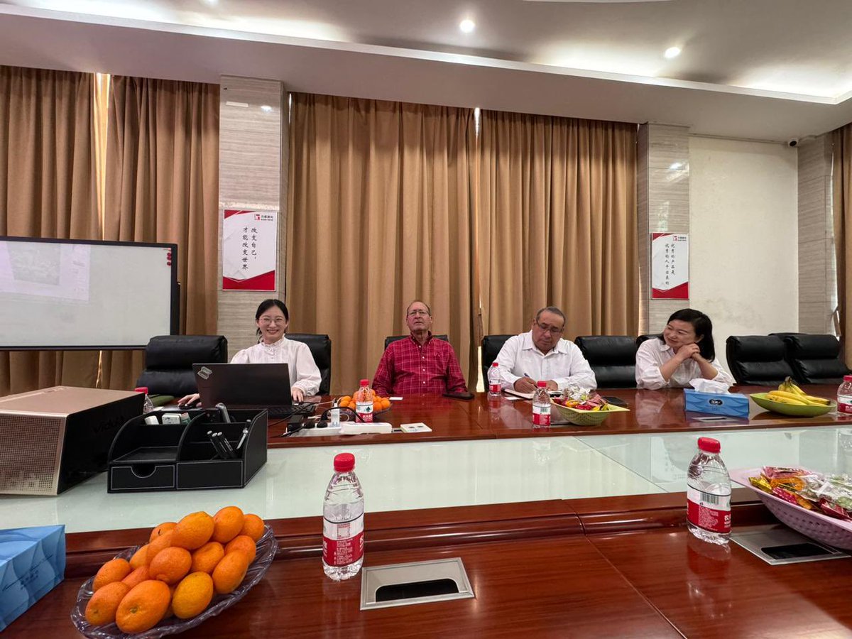 Con la visión y encomienda del gobernador <a href="/EVillegasV/">Esteban Villegas V.</a> visite la empresa Glorystar, en el estado Chino de Dongguan. Ellos fábrican pantografos de rayo láser, prensas de CNC, y líneas completas automatizadas para armar baterías de carros eléctricos