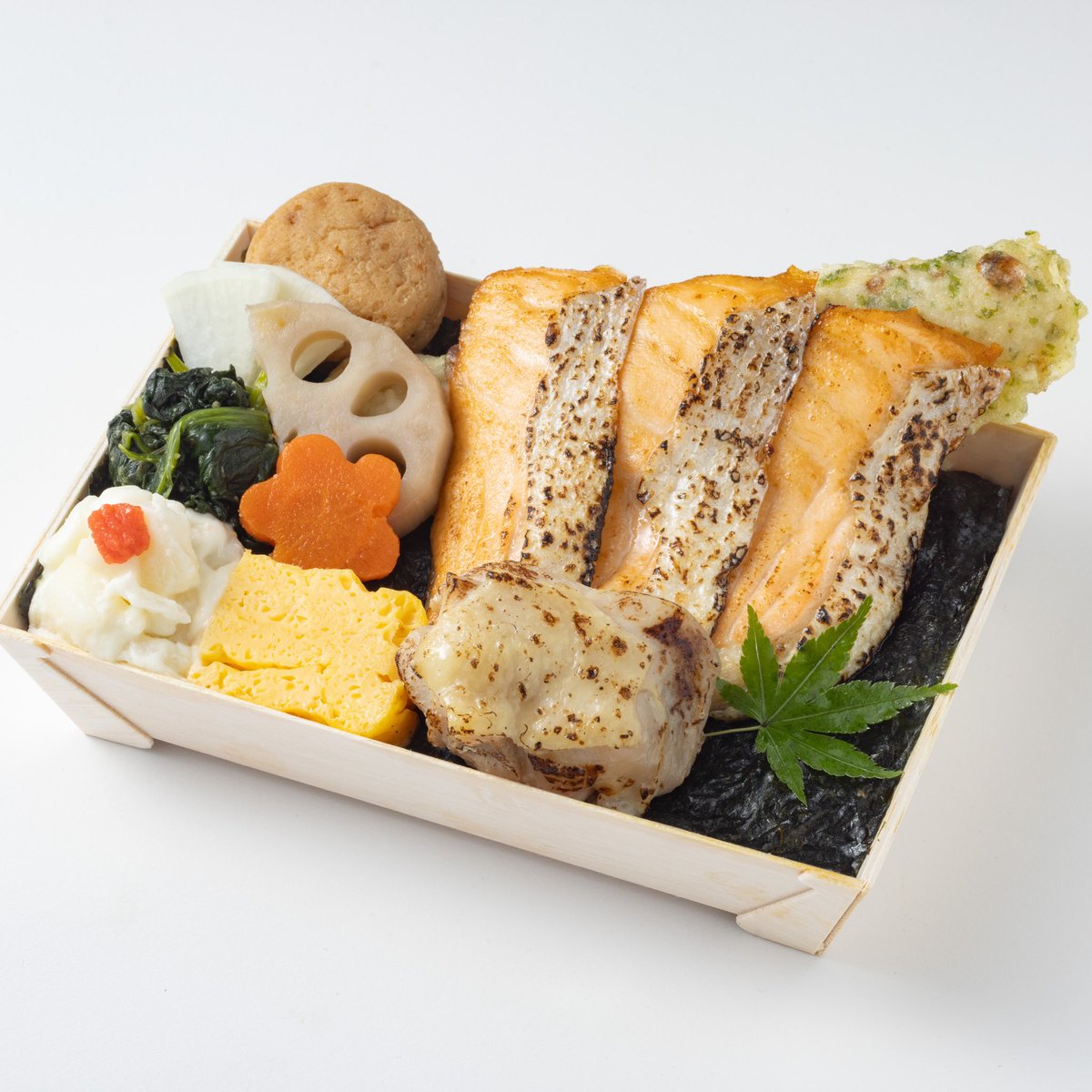 bobojyu's tweet photo. ロケ弁でご好評のお弁当を催事で出店しております。🍱
冷めてこそ旨み際立つごはんを追究した『米を楽しむ五つ星のり弁』。日本の弁当文化を象徴する「海苔弁」の新たなスタンダード。ぜひこの機会に。2/28(水)〜3/12(火)、大丸東京店 地階 ほっぺタウン 惣菜弁当会場
#五つ星のり弁 #坊々樹 #大丸東京 https://t.co/1B5DVRIr08