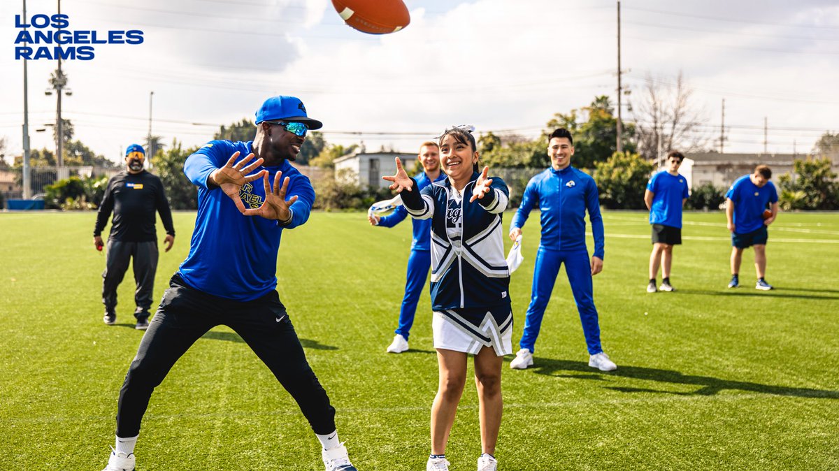 Supporting the next generation! 👏✨

In partnership with <a href="/GENYOUthNow/">GENYOUthNow</a>, we provided a $5000 Hometown Grant to Markham Middle School in Watts.