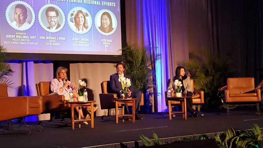 Alina T. Hudak tweet media