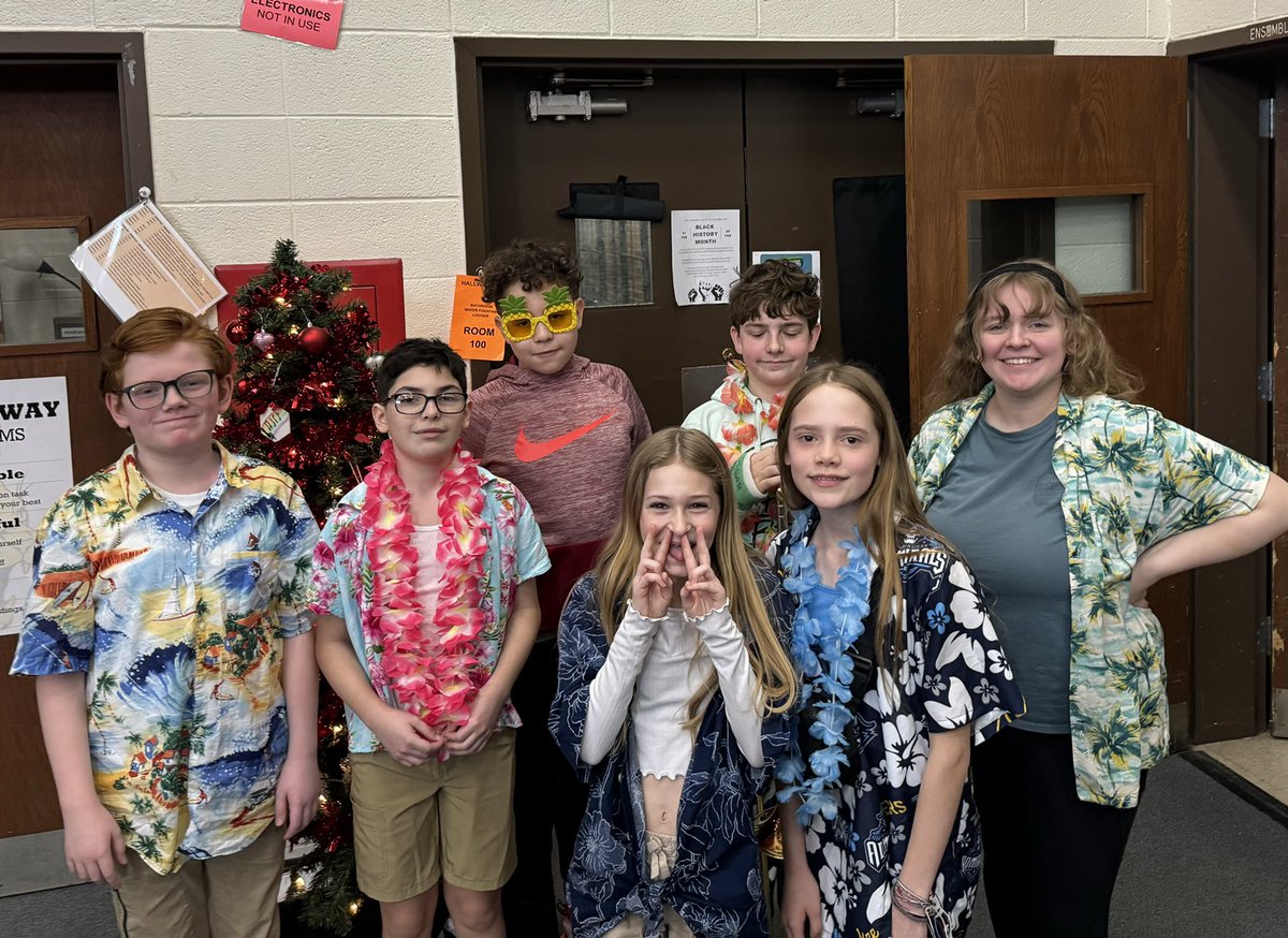 FLWWILDCATS's tweet photo. Spirit Week always adds a little spice & variety to the day! From colors to game day jerseys, tropical to student vs teacher! Canβt wait to see what tomorrows Space Jam will look like!πͺβοΈπβΉοΈββοΈβΉοΈβΉοΈββοΈ #flwwildcats #spiritweek #spiritweek2024 #spiritweekfun #wawmproud #TheWestWay https://t.co/61l21NkSWu
