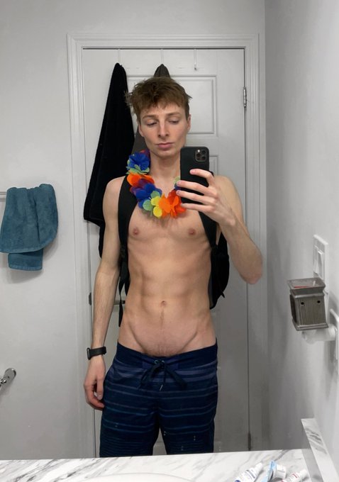 Sending nudies to anyone who says hi in the comments https://t.co/HqJITZ0xre