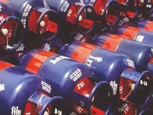 19 KG वाले कमर्शियल LPG गैस सिलेंडर की कीमतों में आज से 25 रुपये का इजाफा. बढ़ोतरी के बाद दिल्ली में 19 KG वाले कमर्शियल LPG सिलेंडर की कीमत 1795 रुपए प्रति सिलेंडर हुई. 

#LPGCylinder #LPGCylinderPrice #VistaarNews