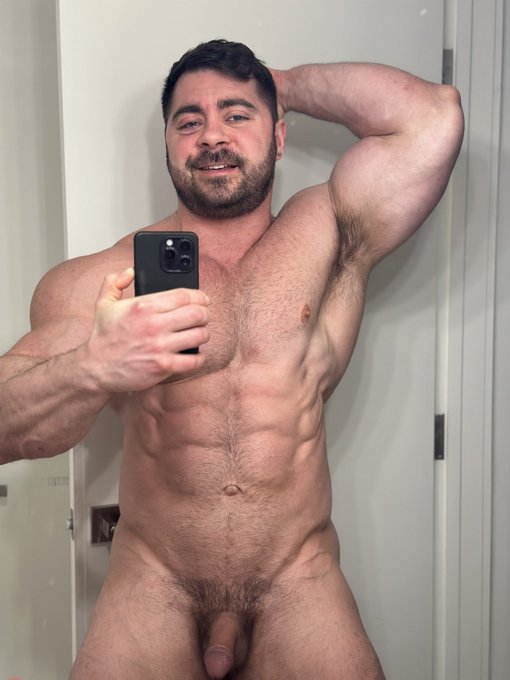 Miami, I am in you. Now who&rsquo;s getting into me? https://t.co/ZIviNUR0tJ<a href="/tag/thirstythursday"class="tags"><span>#thirstythursday</span></a>