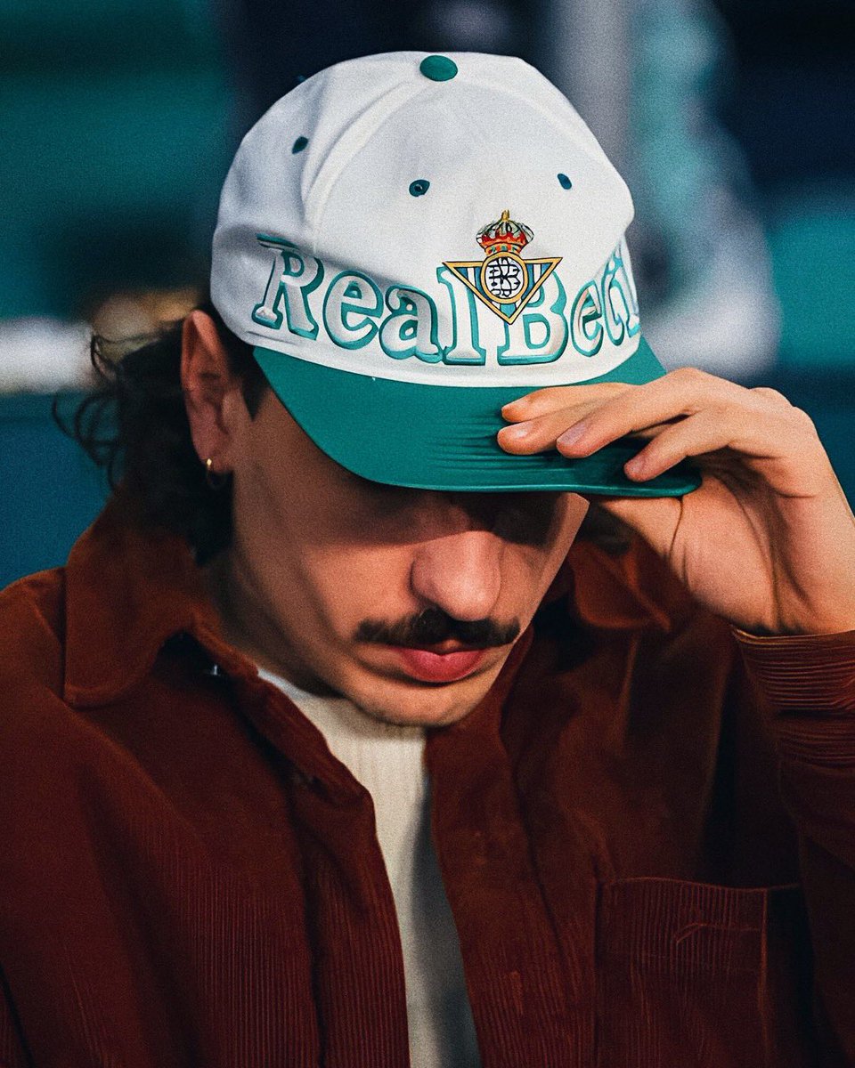 Héctor Bellerín in the Real Betis 90s🔥🧢

We’re suckers for a crispy vintage footy cap ❤️