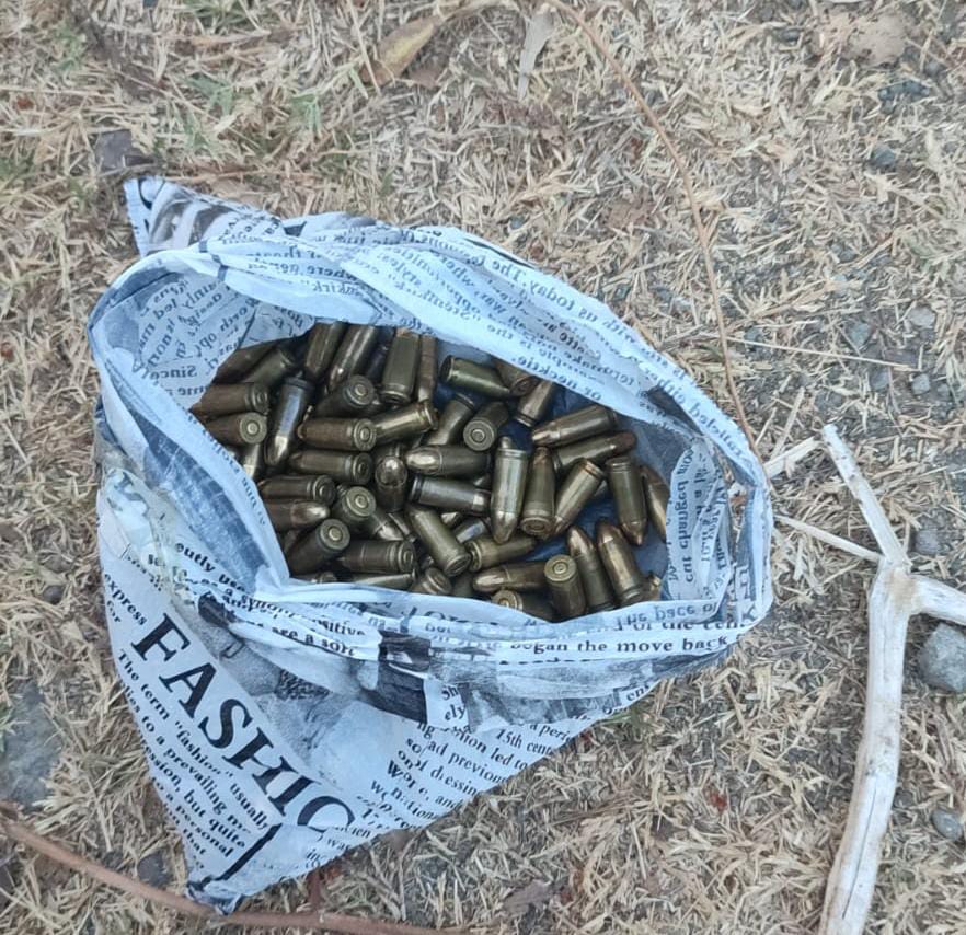 Atendiendo denuncia ciudadana en cantón Jaguey, Conchagua, La Unión, elementos de la Marina Nacional ubicaron en calidad de abandono una bolsa de plástico conteniendo 150 cartuchos calibre 9 mm.

#PlanControlTerritorial