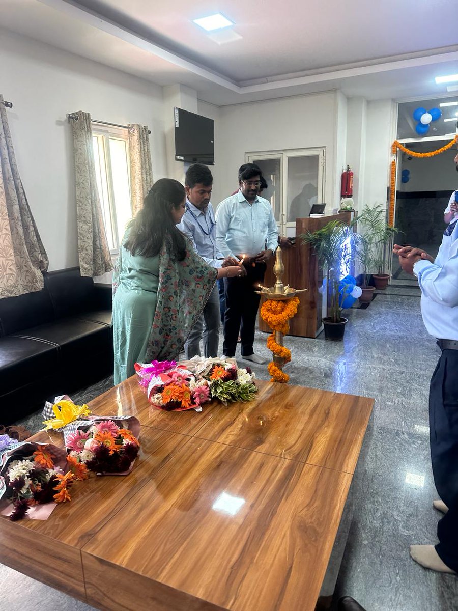 IRCTCofficial's tweet image. First Phase of Retiring Rooms(6 Rooms) at Hospet Railway station has been opened for the passengers in the presence of senior Railway and IRCTC officials. The facility shall provide comfort and convenience of the travelling passengers.