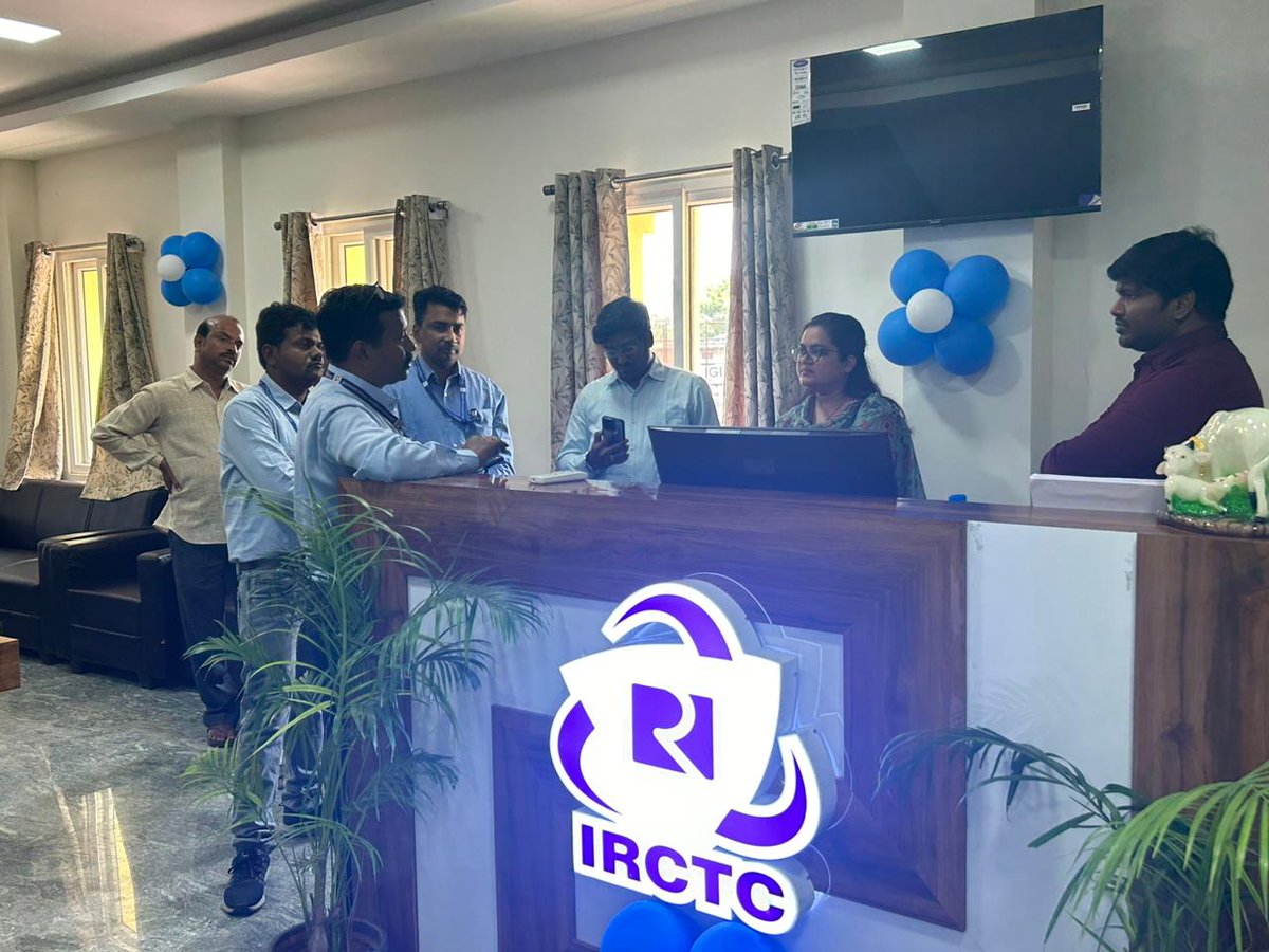 IRCTCofficial's tweet image. First Phase of Retiring Rooms(6 Rooms) at Hospet Railway station has been opened for the passengers in the presence of senior Railway and IRCTC officials. The facility shall provide comfort and convenience of the travelling passengers.