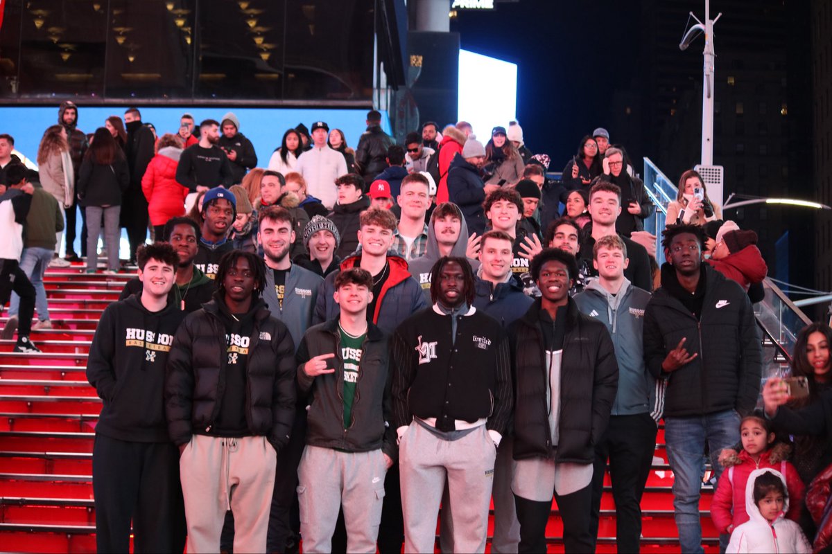 Hanging in Time Square tonight before we play in 1st round of the NCAAs tomorrow. Let’s goooo