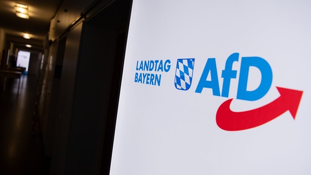 +++ Bayerische #AfD will #BR-Journalisten mundtot machen Landtagsfraktion & Landesverband der Rechtsaußenpartei erteilen Haus- und Kommunikationsverbot gegen einen AfD-Experten des Bayerischen Rundfunks. @BR_Presse: br.de/presse/inhalt/… Mehr dazu später. Foto: dpa/Sven Hoppe