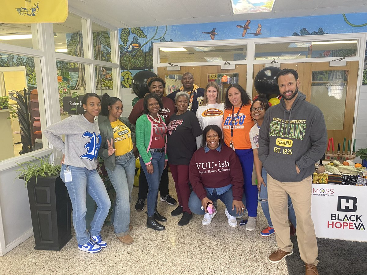 engross's tweet image. Today was rep your favorite HBCU day @Chimborazo_ES! Y’all know what it is! #HailState #VSU 🧡💙🧡💙 @VSU_1882
The VUU panthers may out number us in the building, but @msthomas206 #ChimboTOY and I bring the quality not the quantity! 😂😂😂 Kidding, everyone represented!