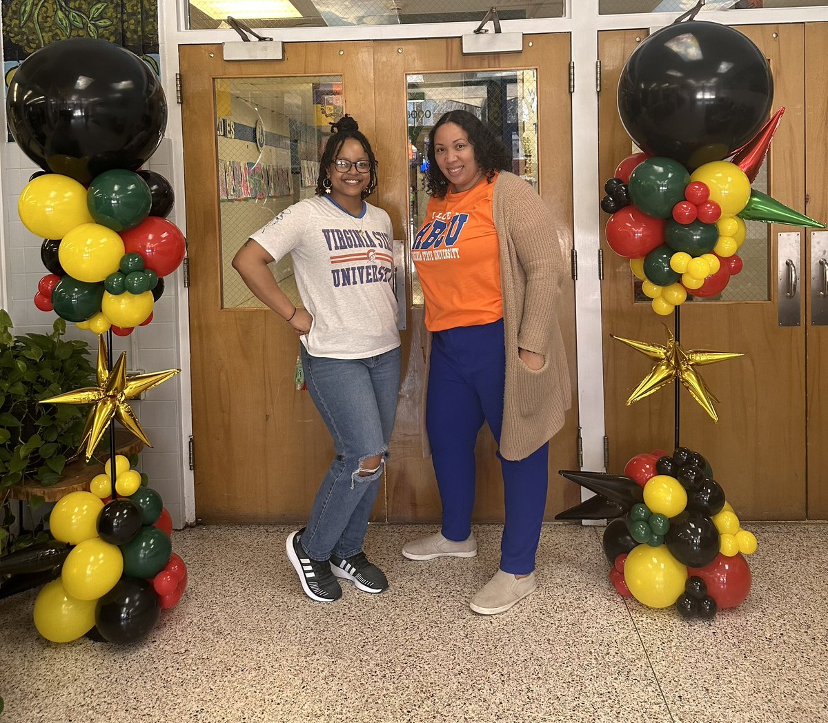 engross's tweet image. Today was rep your favorite HBCU day @Chimborazo_ES! Y’all know what it is! #HailState #VSU 🧡💙🧡💙 @VSU_1882
The VUU panthers may out number us in the building, but @msthomas206 #ChimboTOY and I bring the quality not the quantity! 😂😂😂 Kidding, everyone represented!