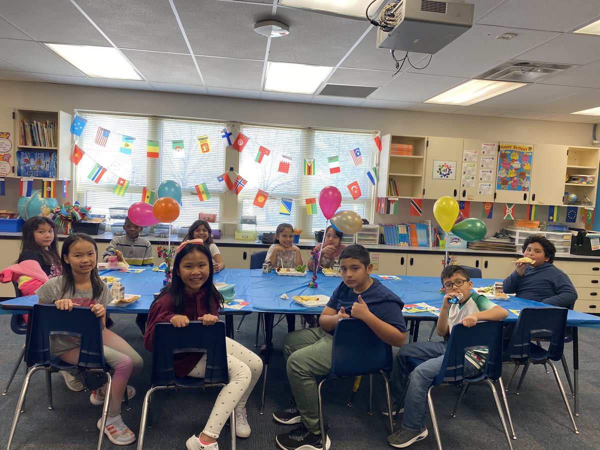 ElizGThompson's tweet photo. What better way to celebrate our hard work on the ACCESS test than to eat lunch together in the classroom? #proudteacher #nkcsELL @ClardyElemNKC https://t.co/LowCuQBNnU