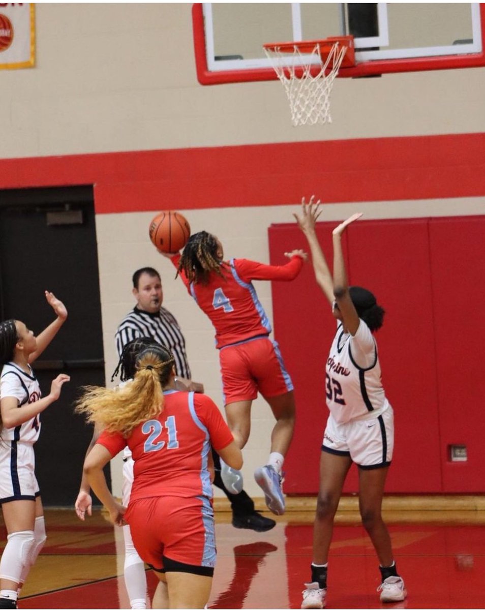 Congratulations to @HeniganAriella on being named an @AP Honorable Mention Selection #KenwoodBasketball @KenwoodSports @BroncoSociety @Jumpman23 @mikeclarkpreps @K_Williamsmedia @culture_chi @MHS_Girls_ @HydeParkHerald @PGHIllinois @BAHoopsIL