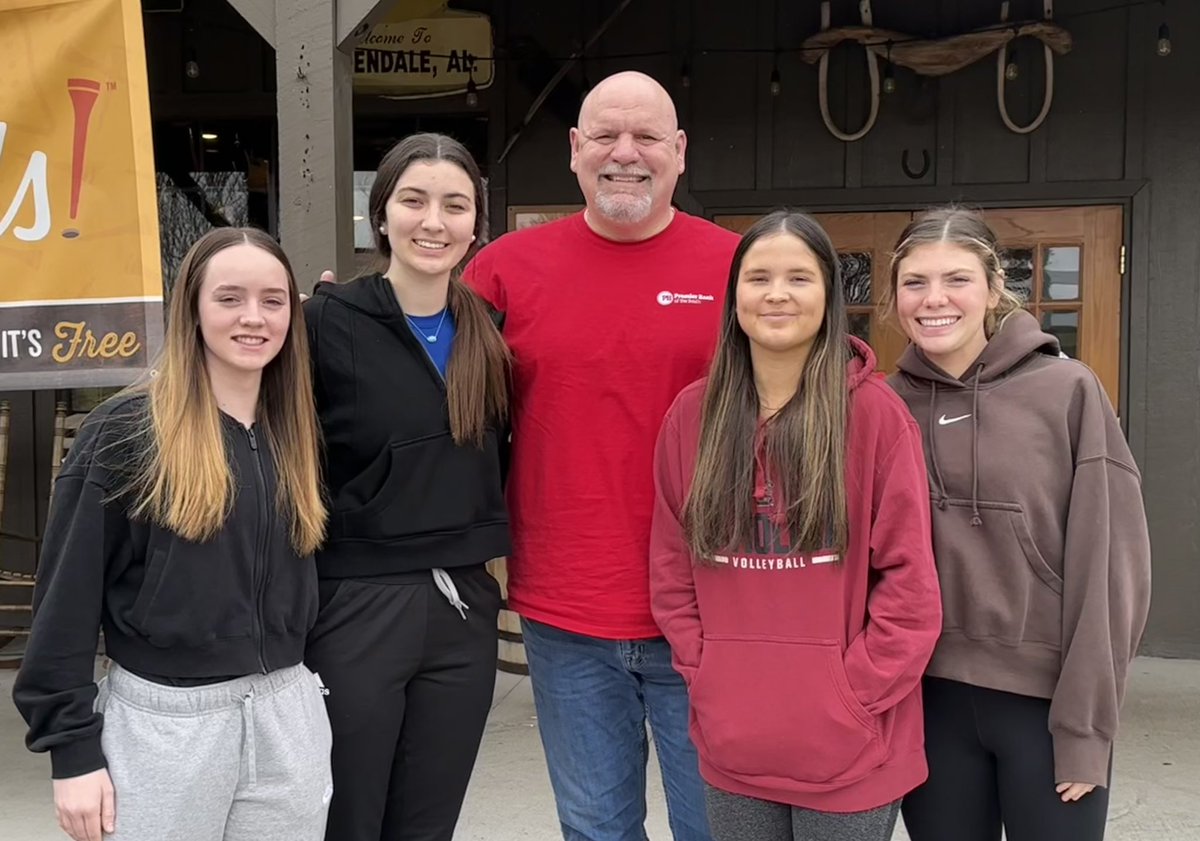 EESPrincipal's tweet photo. In supporting the @goodhopehigh Lady Raiders tomorrow, I will cheer a little louder for four of them. They were and will always be my East Beasts. ๐ค๐ #AlwaysEast
@EastElemCCS @east_pto @rolltidebwhit https://t.co/2ajnESch2p