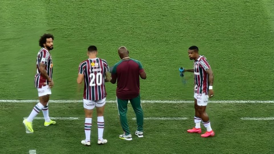 mateusduque's tweet photo. O momento que o jogo mudou.

Craques, gigantes, enormes! https://t.co/UxGGApiC1Q