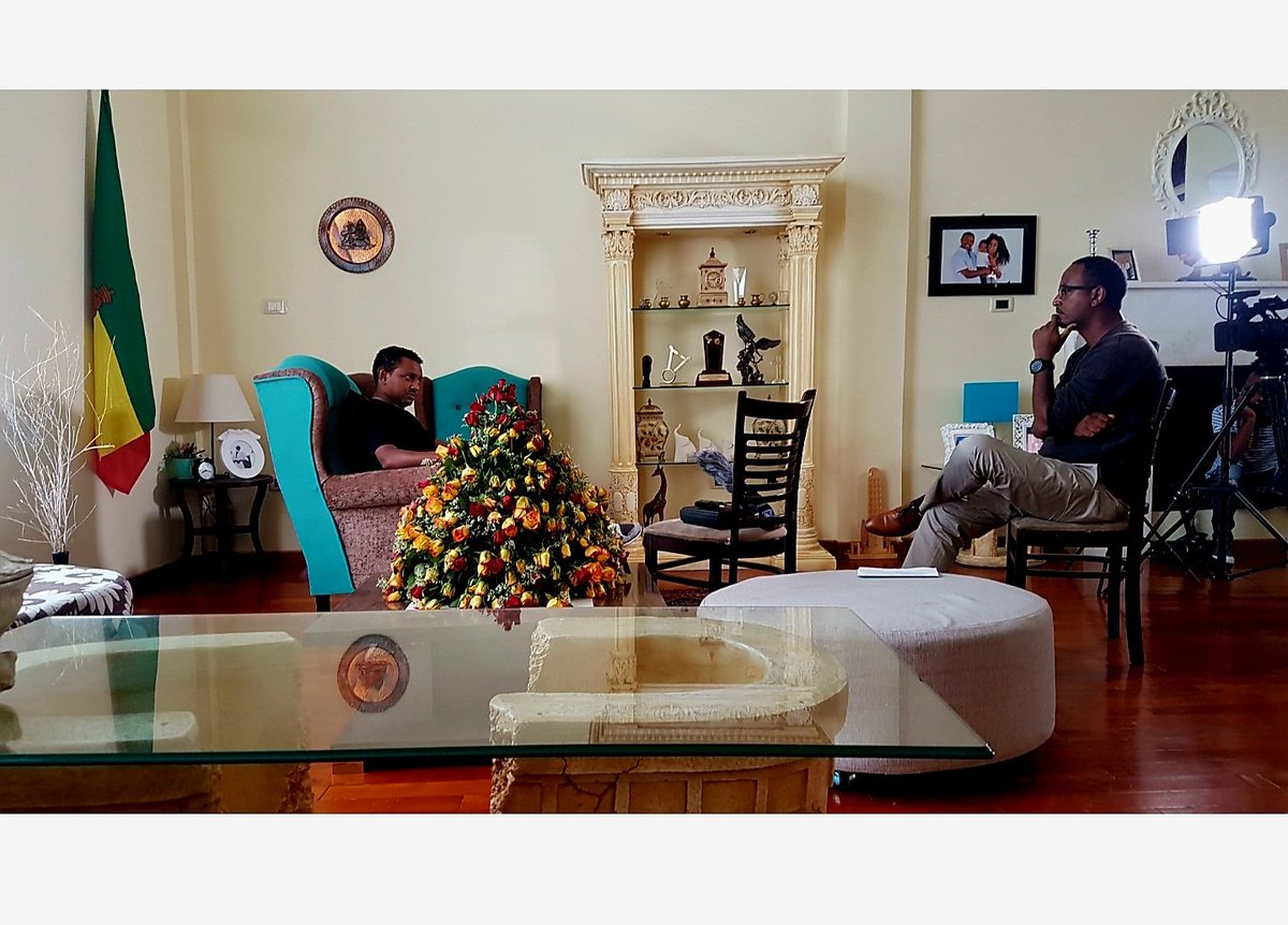 EliasMeseret's tweet photo. ኢትዮጵያ ውስጥ...! 

ኢትዮጵያ ውስጥ ከመጣው ጋር ተለጣፊ፣ ጥቅም ብቻ አሳዳጅ እና ህዝብ ሲጋደል ጥቁር ገመድ ግንባሩ ላይ አስሮ "ግፋ በለው" የሚል አርቲስት አለ። 

ኢትዮጵያ ውስጥ ምስጉን፣ አመለ ሸጋ፣ ለሀገር አሳቢ እና ባለ ተሰጥኦ አርቲስት አለ። 

ኢትዮጵያ ውስጥ ቴዲ አፍሮም አለ፣ ቴዲ የራሱ ምድብ (ሊግ) ያለው የህዝብ ልጅ ነው። 

ፎቶ: የዛሬ 6 አመት ለ AP ቃለ-መጠይቅ ባደረግኩለት ወቅት የተወሰደ