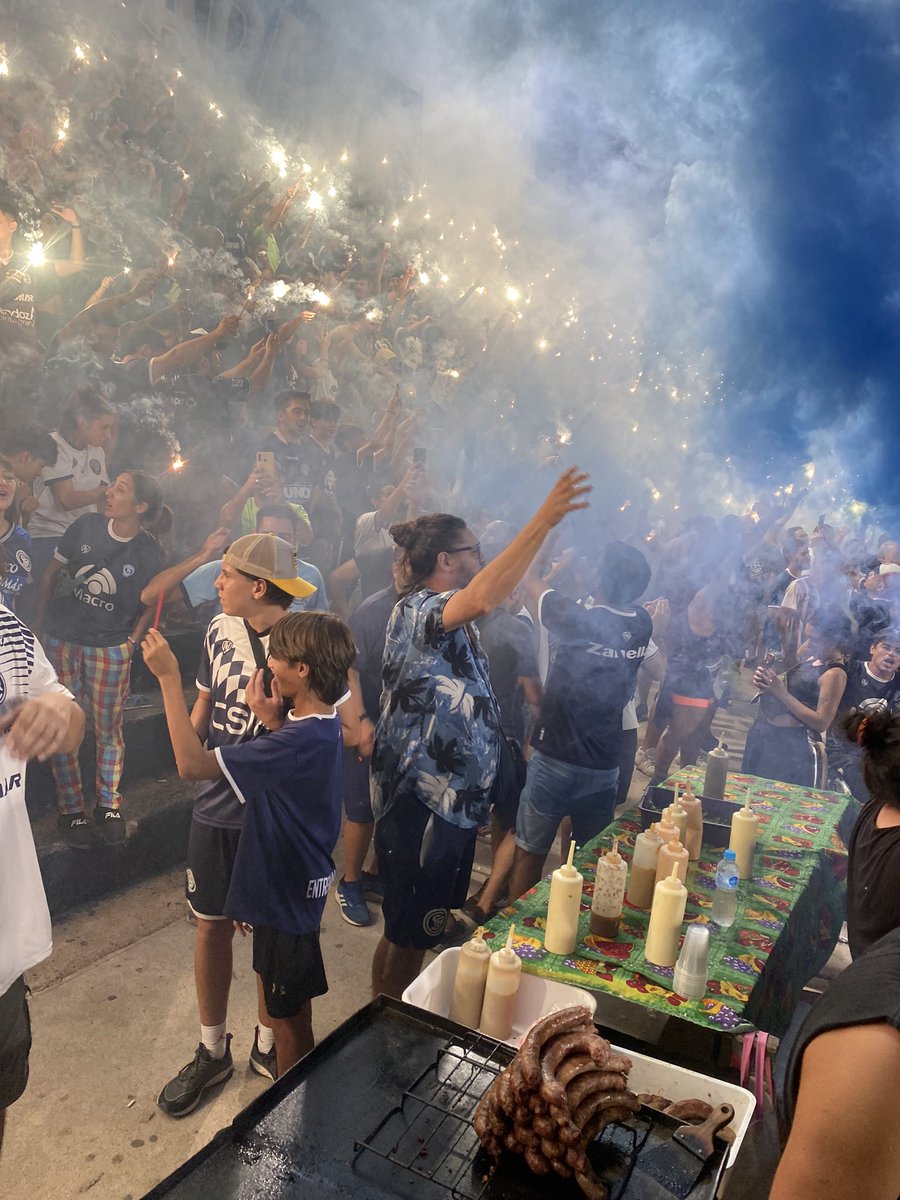 La gente de Independiente Rivadavia!!!nunca te va abandonar!!!