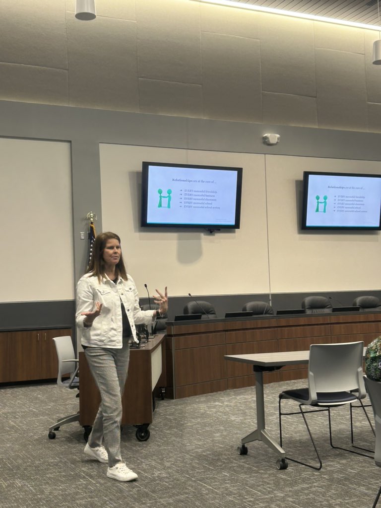 Amanda K. Dixon tweet media