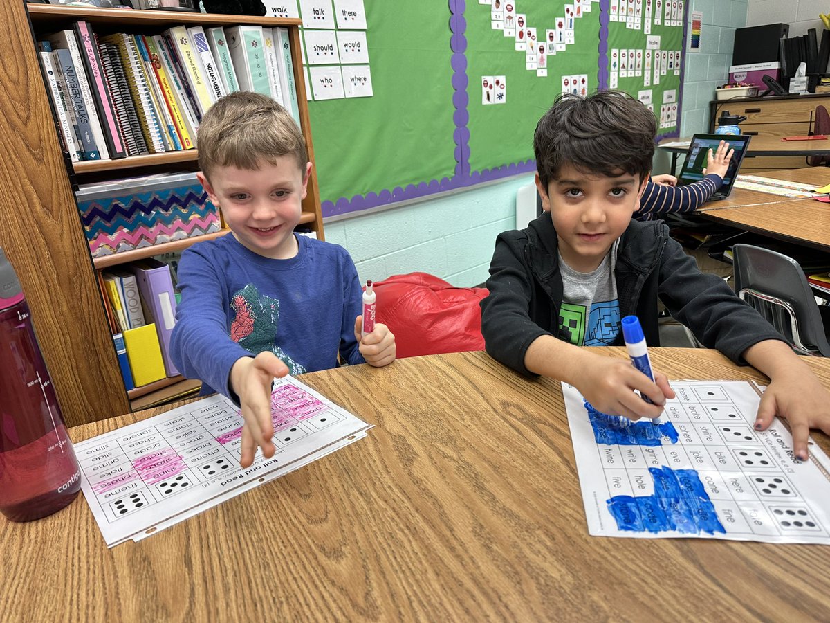 Rolling and Reading words. @UFLiteracy @PotowmackES #EaglesDeserveIt23