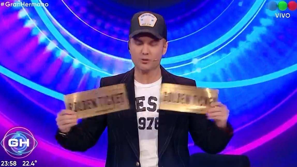 ghermanoar's tweet photo. El lunes vuelven a entrar dos ex participantes #Dennise (sacada por ser una planta) y #Sabrina ( por "acomodada" y engañar a su novio)
#GoldenTicket y habrá más para una o varias personas que encuentren un Golden ticket en algún negocio #GranHermano ¿Que opinan? https://t.co/S1n5dha8zQ