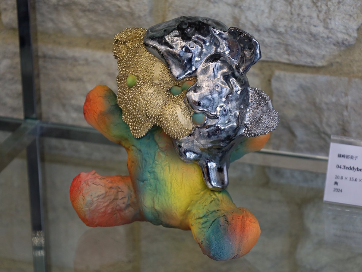 thelakotahouse's tweet image. 本日より「有楽町ウィンドウギャラリー」が開始ということで、陶芸家の篠崎裕美子氏の作品をラコタハウス丸の内店に展示中。

カラフルで迫力のある作品です。お立ち寄りの際は是非ともご覧ください。

windowgallery.studio.site/ywg2024/artist…