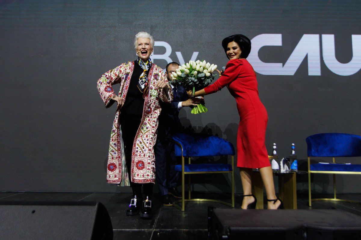 Thank you Central Asian University for inviting me to give a talk in Tashkent #Uzbekistan The audience was fabulous and fun. I received a beautiful hand embroidered silk coat 💖 #AWomanMakesAPlan #ItsGreatToBe75 💪👩‍🎓