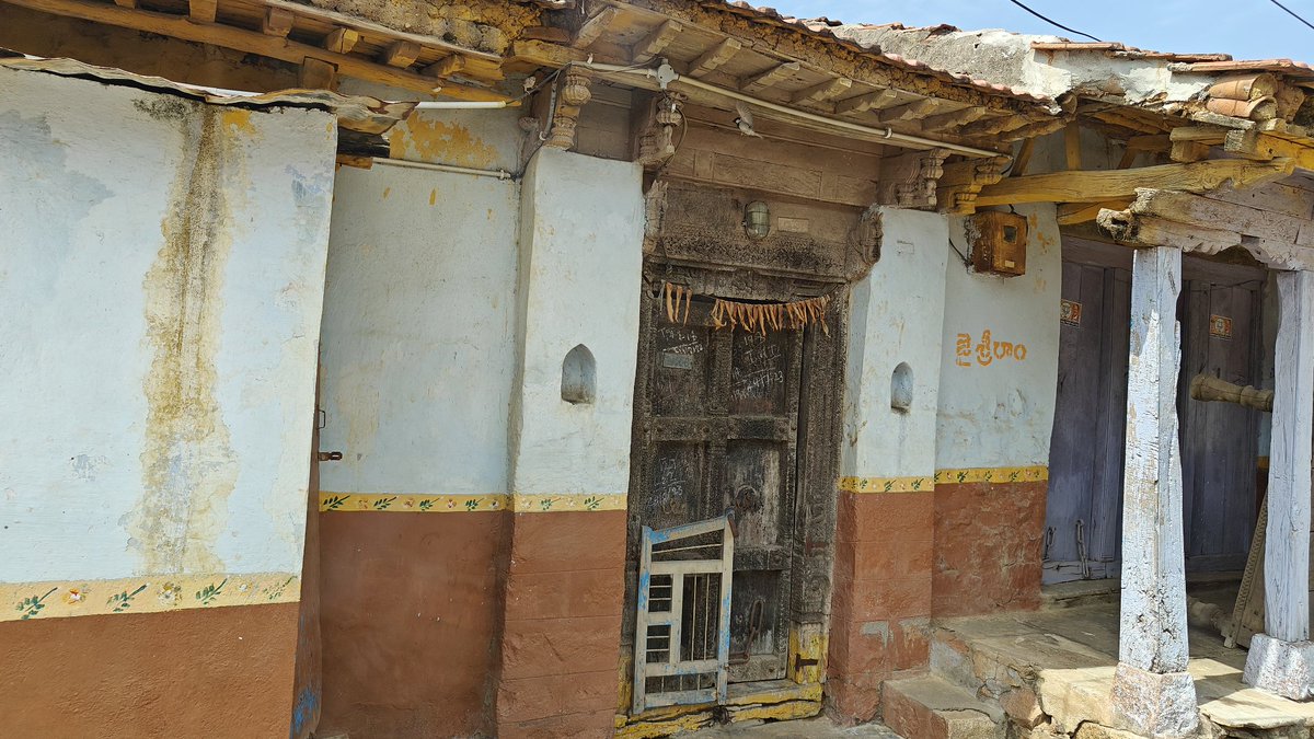 Some stunning facades as we travel past villages unearthing Stepwells in Telangana. Facades that tell us stories of our rich Heritage, culture/Architecture. Unless we think out of the box, these stories will erase in time.
#traditionalhomestays
#Heritagetourism
#Tourismstartups