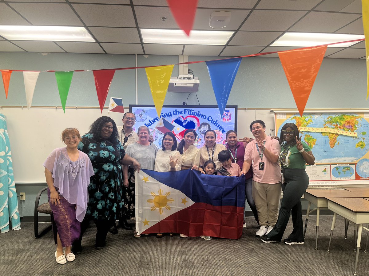 ColtsCunningham's tweet photo. Our 2nd annual culture night was a success! Thank you to our amazing staff for bringing our community together. @ClarkCountySch https://t.co/XIK4yvIaFf
