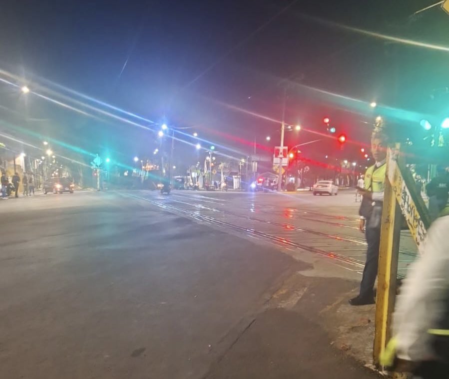 #Manifestación | Luego del diálogo con autoridades, los manifestantes que bloqueaban Av. 20 de Noviembre y Prolongación División del Norte, alcaldía Xochimilco, se retiran del lugar.

La vialidad ya fue liberada. ✅