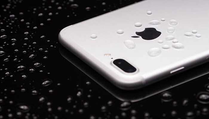 TycoonStoryCo's tweet image. The Apple Tip for Wet iPhones: Say Bye to Rice and Welcome to This

#wetiphones #appletech #waterdamagerepair #applejacks #techtips #phonetricks #anecdotas #evidencebased #AppleCare #technologytips #techgadgets #waterproofing #DRYIPHONE

tycoonstory.com/the-apple-tip-…