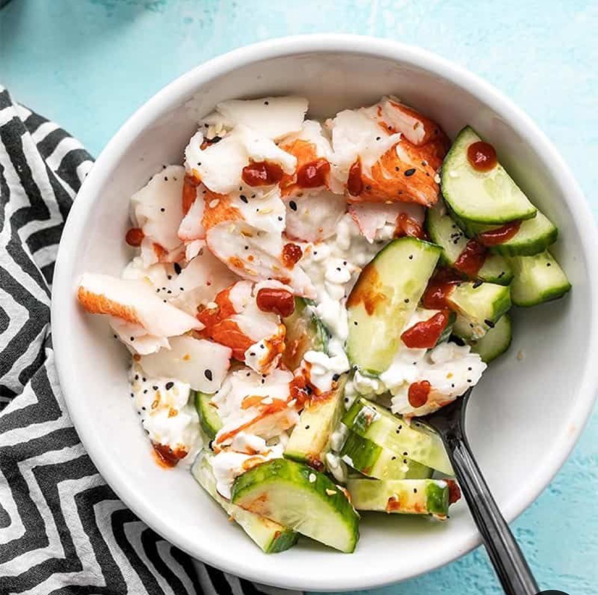 #hearthealthy 🚨 ALERT 🚨 Cottage Cheese Crab Bowl 🥒🦀 #gardensofannapolis                                            #itsamarylandthing #MD #Annapolis 
1/2 cup cottage cheese 
1/2 cup chopped cucumber 
1/3 cup #mdbluecrabs 
1/4 tablespoon Old Bay - #ifykyk
1/4 tsp sriracha