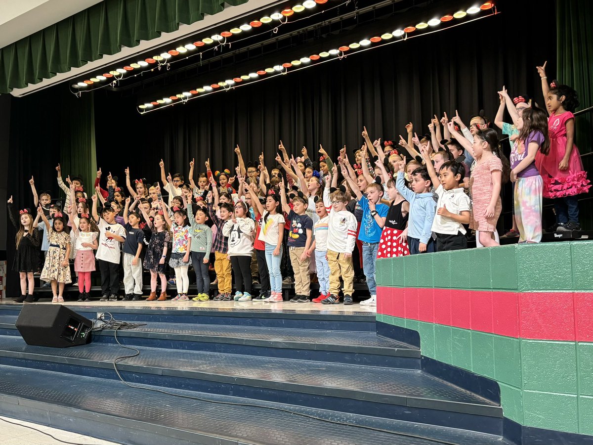 MissWeismann's tweet photo. So proud of my #greenbrier25 gators! Our 1st and 2nd grade Disney concert was a success!! 👏🏻 🎶 #d25itspersonal https://t.co/v9XWcEveNO