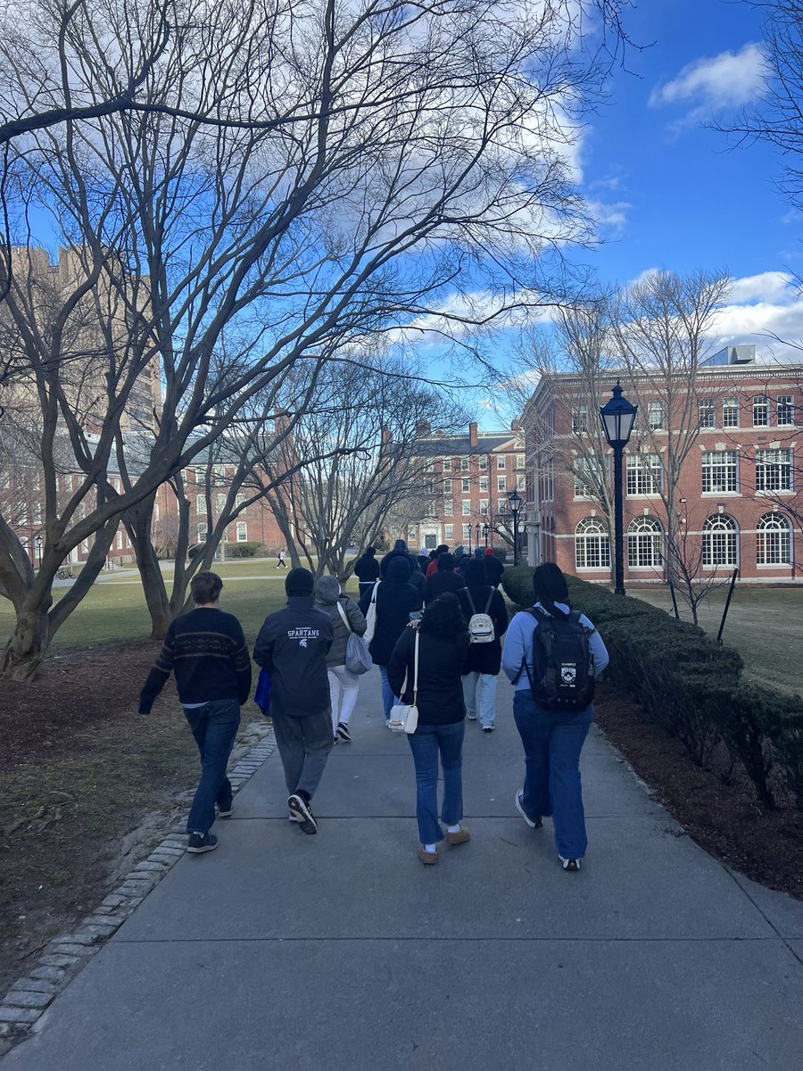MissScottGU's tweet photo. What a great first day on our New England College Tour! Thanks @ProvidenceCol and @BrownUniversity for having us! https://t.co/AXgqXRJW8s