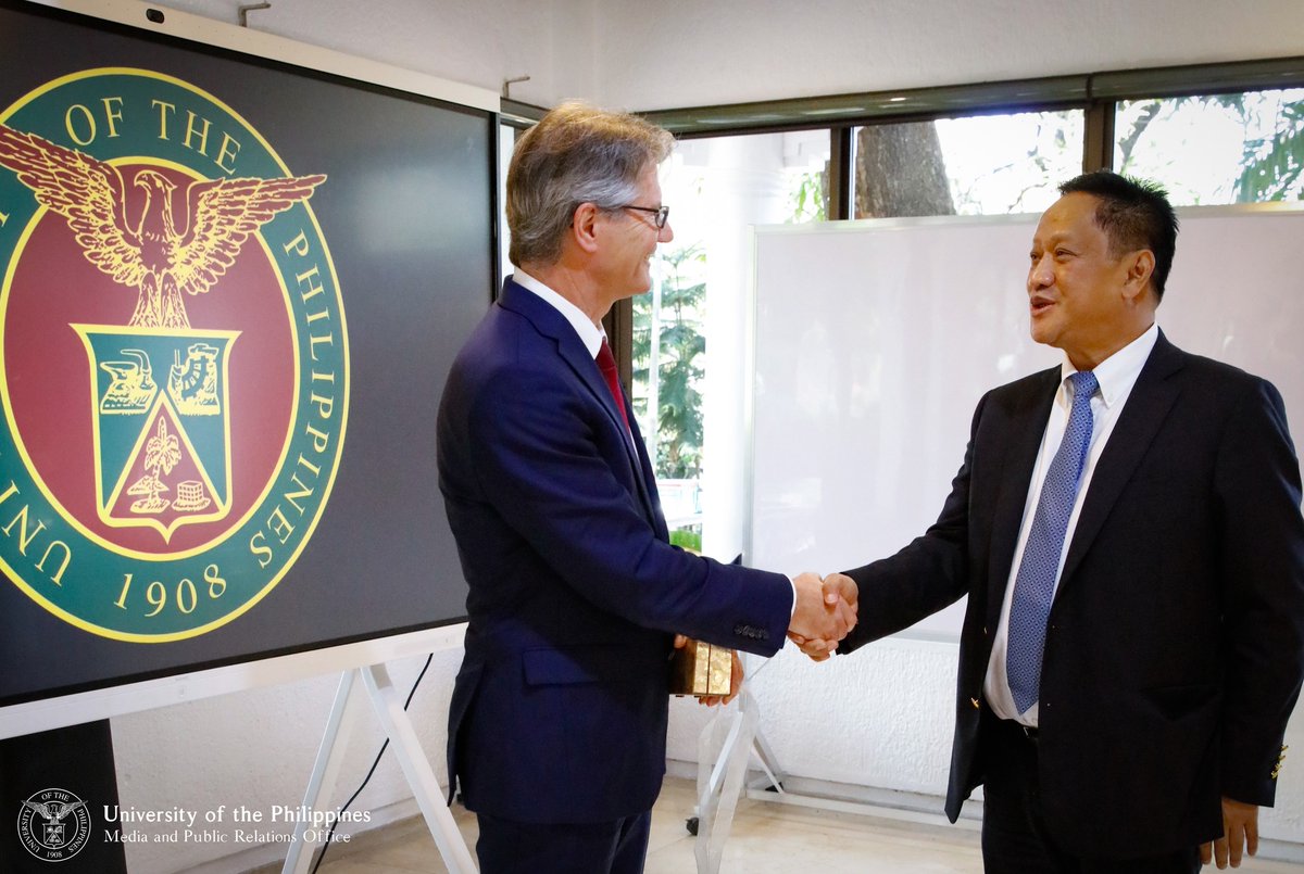 upsystem's tweet photo. LOOK: Prof. Jean-Marc Thouvenin, secretary-general of The Hague Academy of International Law, shared his experiences on learning, teaching, and practicing international law during his talk on February 27  in UP Diliman.

More photos: https://t.co/a0cjcLYghz https://t.co/eiqZyVP5Eq